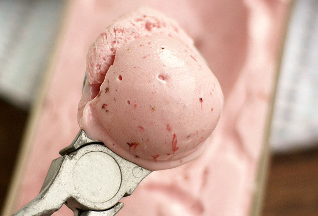 Aprende A Preparar Helado De Fresa Vegano