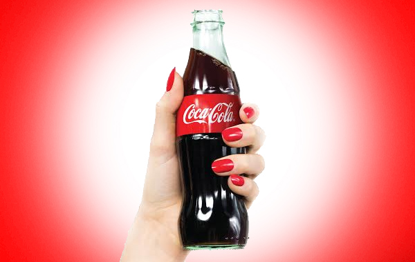 Un barniz de uñas color ¿Coca-Cola?