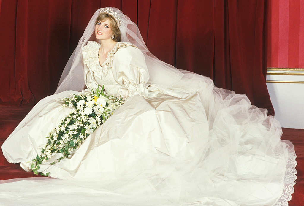 Los 8 vestidos de novia más extravagantes de la historia