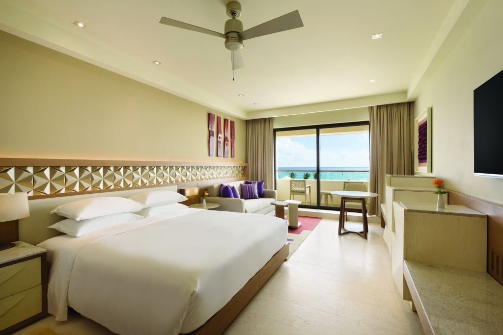 7 cosas que no sabías del nuevo Hyatt Ziva Cancún - hyatt-ziva-cancun-hyatt-ziva-club-ocean-front-corner-suite-1085601-1024x683
