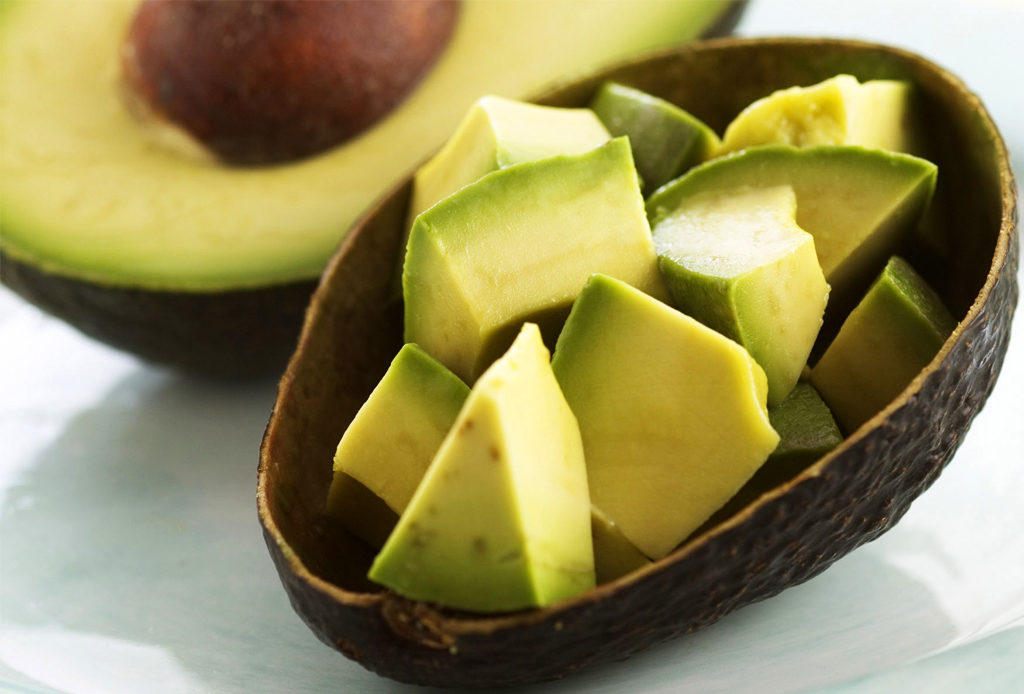 Los botánicos con mayores beneficios que debes buscar en tus productos de skincare Los botánicos con mayores beneficios que debes buscar en tus productos de skincare - aguacate-1024x694