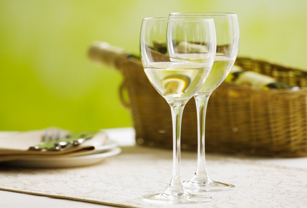 10 vinos blancos para disfrutar entre amigas