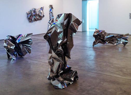 Las obras obligadas del artista latinoamericano Aldo Chaparro - aldochaparro-freestandings