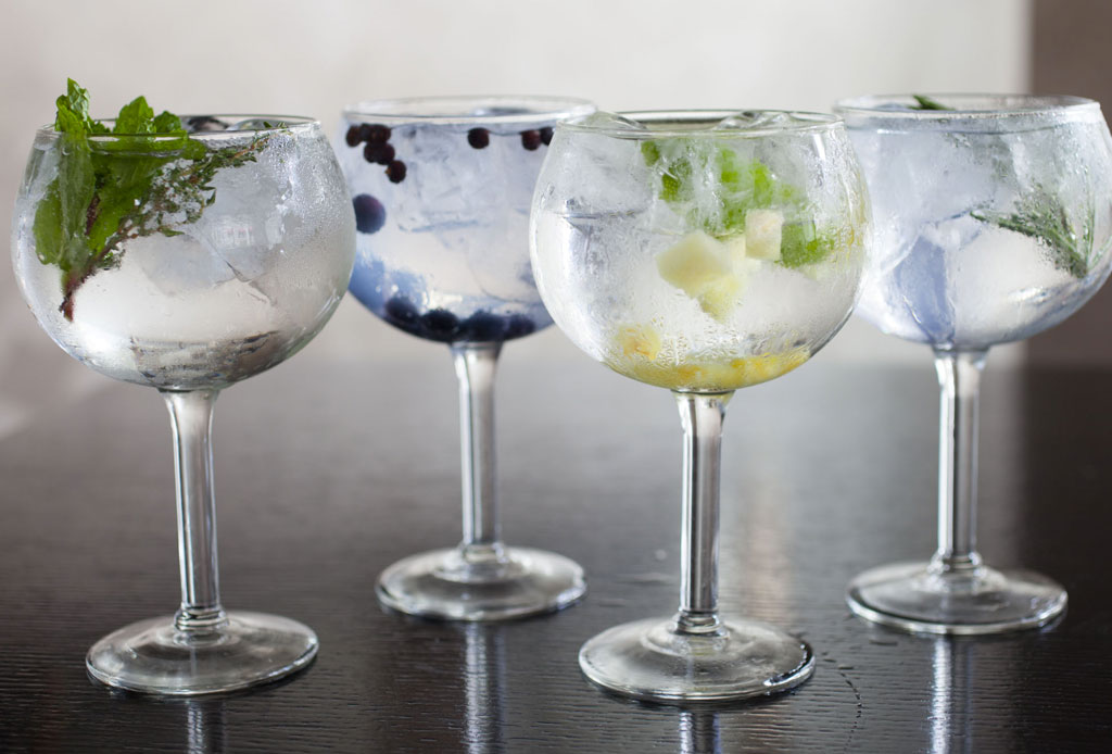 ¡Haz gin & tonic de sabores! Aquí te compartimos tres recetas facilísimas