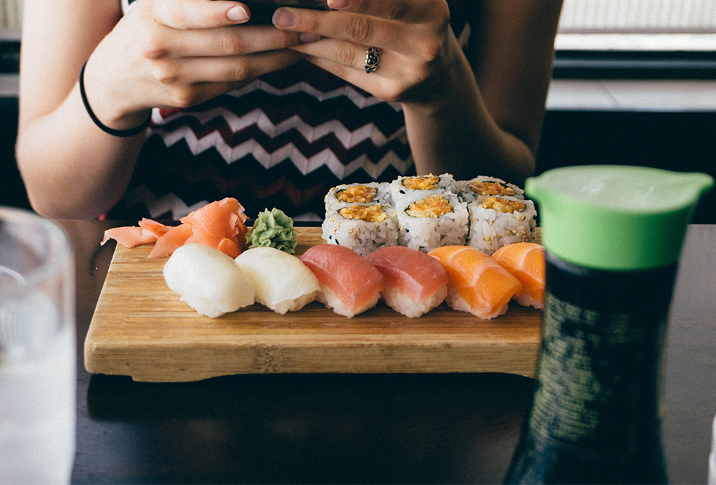 ¿Cuánto sushi es saludable comer a la semana?