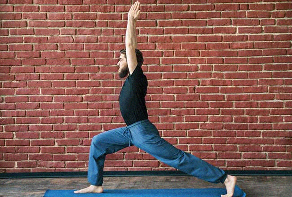 Running Monday: 4 poses de yoga que debes poner en práctica después de correr - pose-yoga-corredores-2