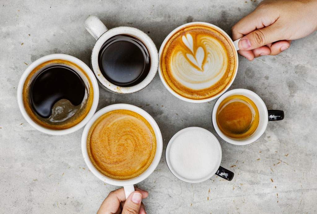 Las reglas de etiqueta al tomar café, té y otras bebidas calientes
