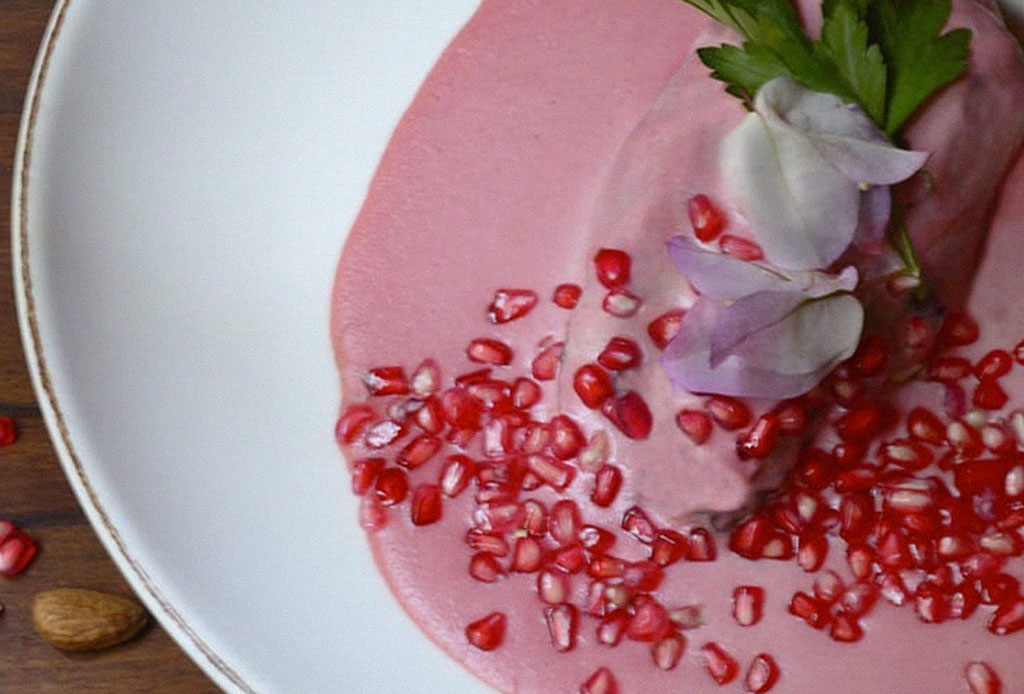 Encontramos el chile en nogada más instagrameable de la CDMX, y ¡es de color rosa!