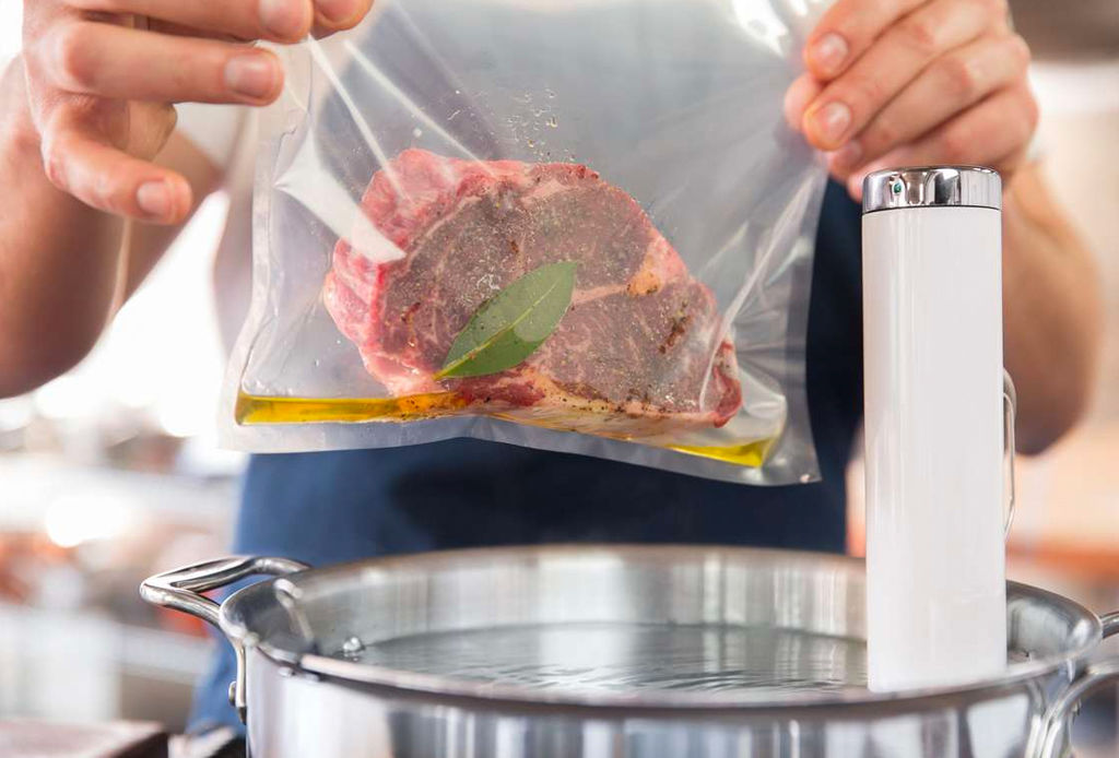 ¿Conoces la cocina "sous-vide"? Te explicamos por qué es tan popular entre los chefs ¿Conoces la cocina "sous-vide"? Te explicamos por qué es tan popular entre los chefs - sous-vide-1-1024x694