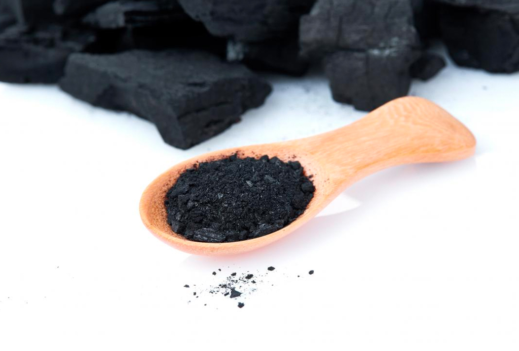 El carbón activado como alimento detox: pocos beneficios, algunos riesgos