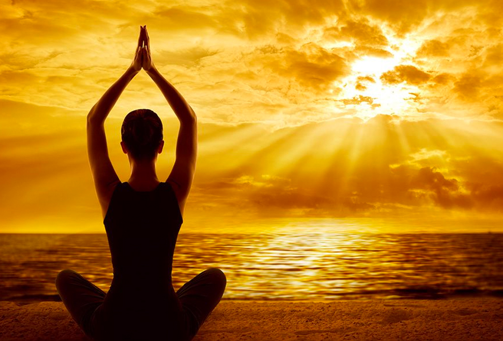 Te explicamos lo que necesitas saber sobre karma yoga