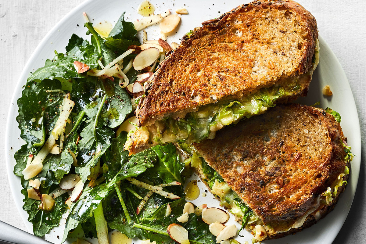Recetas con kale para un desayuno fácil y saludable - kale-sandwich-hummus