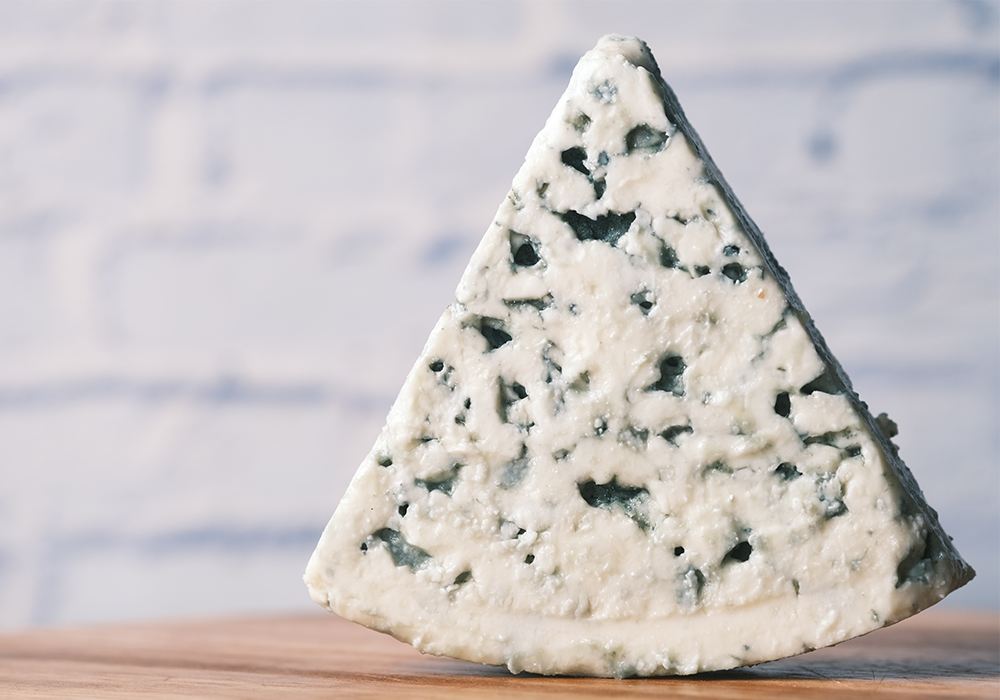 Queso azul: ¿por qué no podemos comer otra cosa con moho y el queso sí?