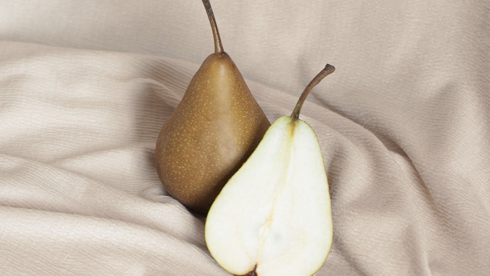 Manzana panochera y pera lechera: frutos auténticos de los chiles en nogada - pera-edited