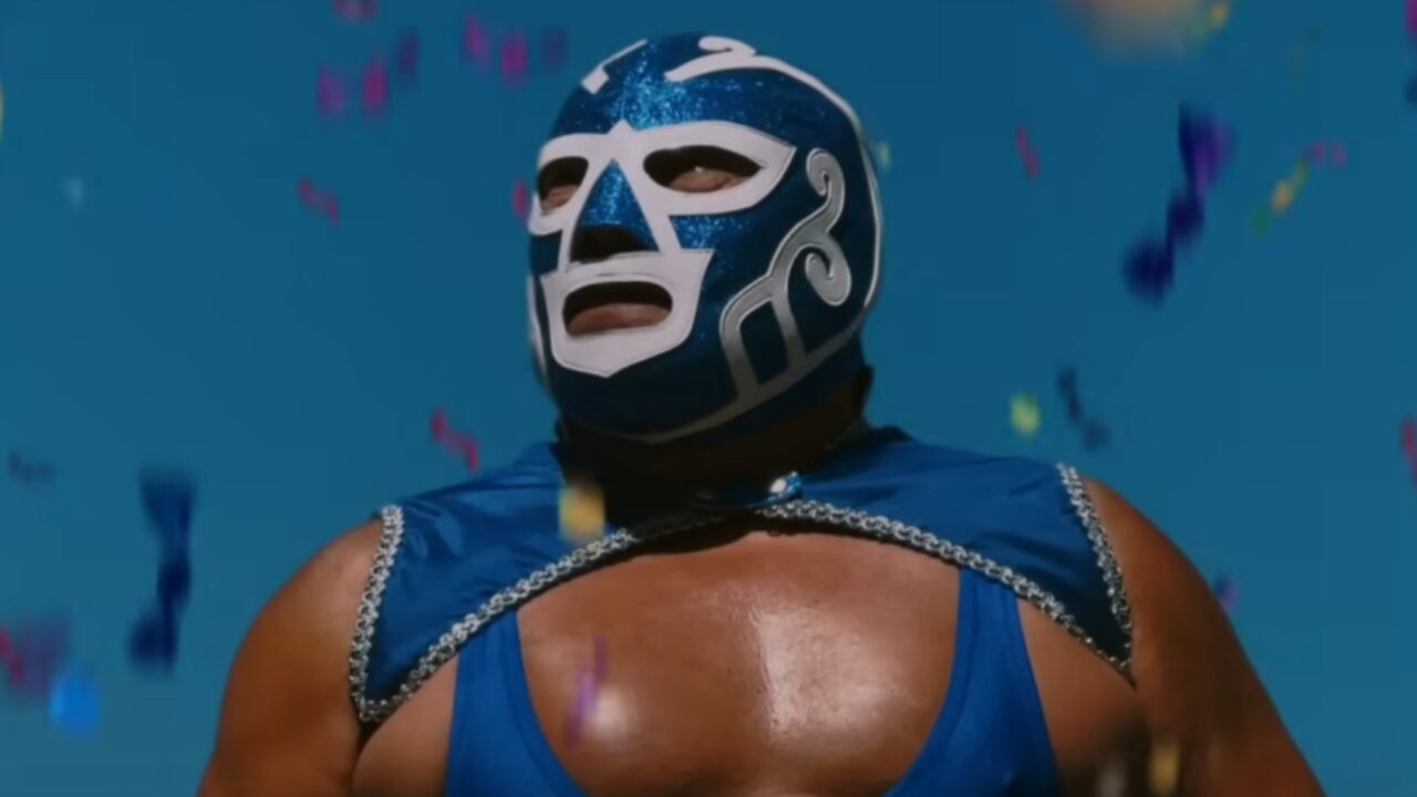 Apple lanza corto grabado con iPhone 14: “Huracán Ramírez vs. La Piñata Enchilada”