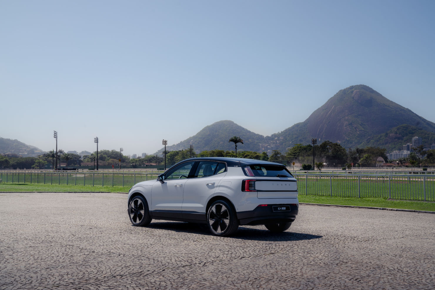 Volvo presenta la EX30, su SUV eléctrica más importante hasta el momento - volvoex30-horizontal-traseira2
